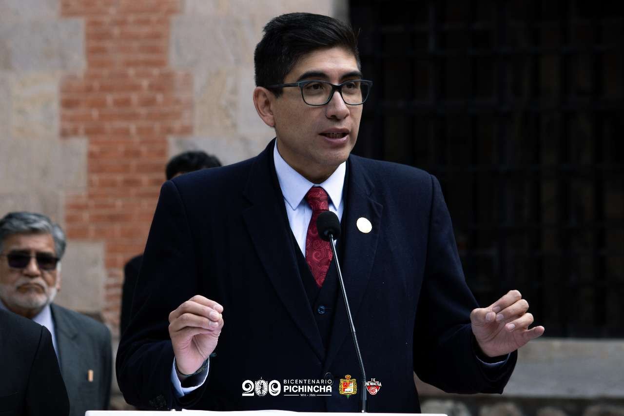 Entrega histórica: El Decreto de Creación del Colegio Pichincha en su Bicentenario