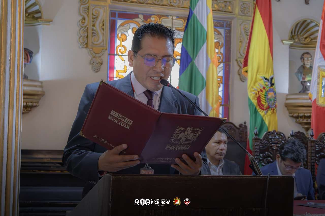 Reconocimiento histórico al Colegio Nacional Pichincha en su Bicentenario
